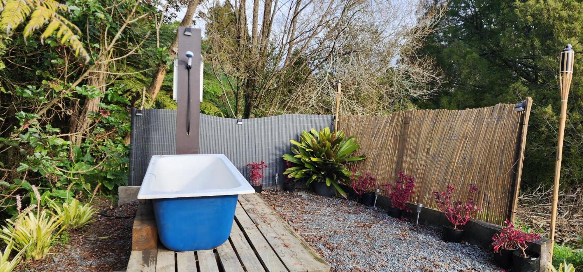 Cozy Cabin2 With Outdoor Bath At Dairy Flat Farm Waitoki 外观 照片